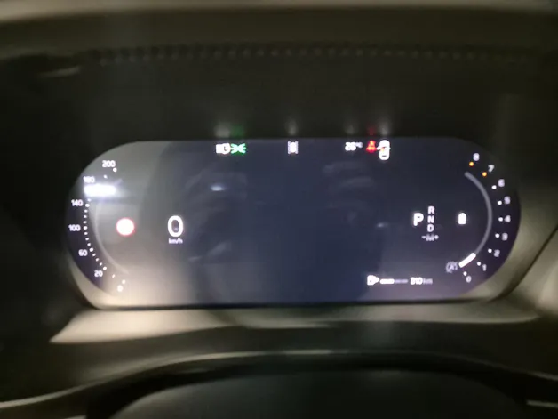 VOLVO XC40 2.0 B3 MH Plus Dark