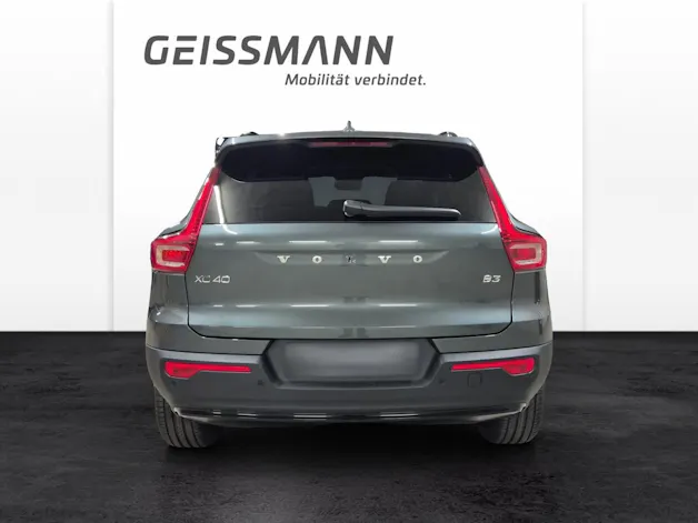 VOLVO XC40 2.0 B3 MH Plus Dark