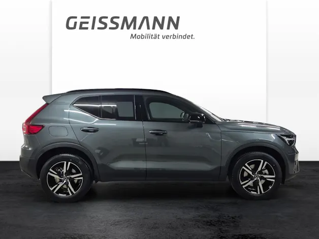 VOLVO XC40 2.0 B3 MH Plus Dark