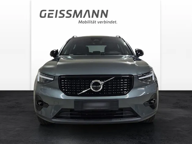 VOLVO XC40 2.0 B3 MH Plus Dark