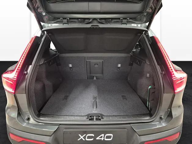 VOLVO XC40 2.0 B3 MH Plus Dark