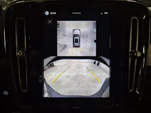 Volvo XC40 2.0 B3 MH Plus Dark