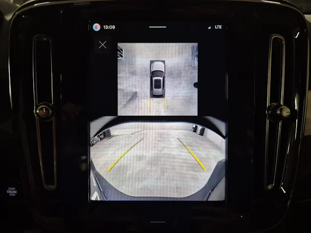 VOLVO XC40 2.0 B3 MH Plus Dark