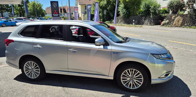 Mitsubishi Outlander PHEV Diam. 4WD mit 1.5t AHK