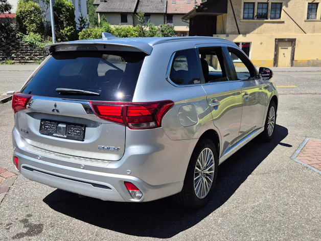 Mitsubishi Outlander PHEV Diam. 4WD mit 1.5t AHK