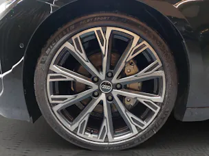 Audi A6 Avant e-tron quattro