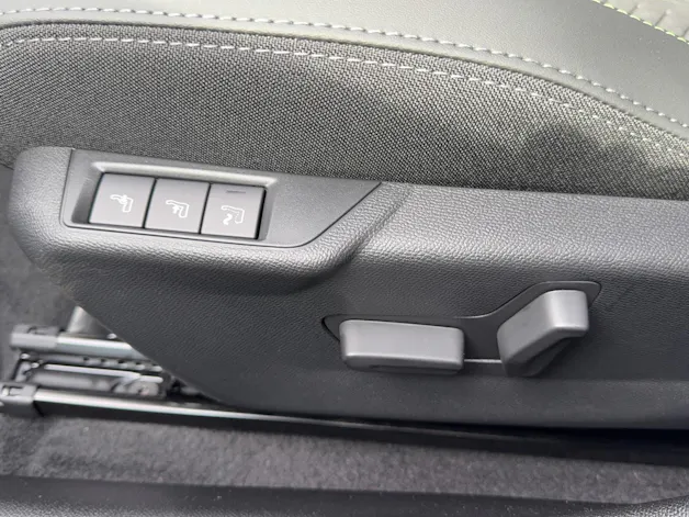 Peugeot 2008 NEW 1.2 Hybrid 145 GT