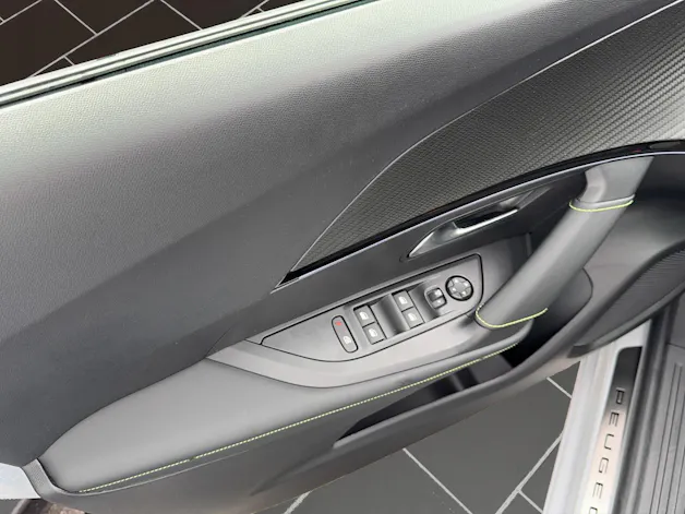 Peugeot 2008 NEW 1.2 Hybrid 145 GT
