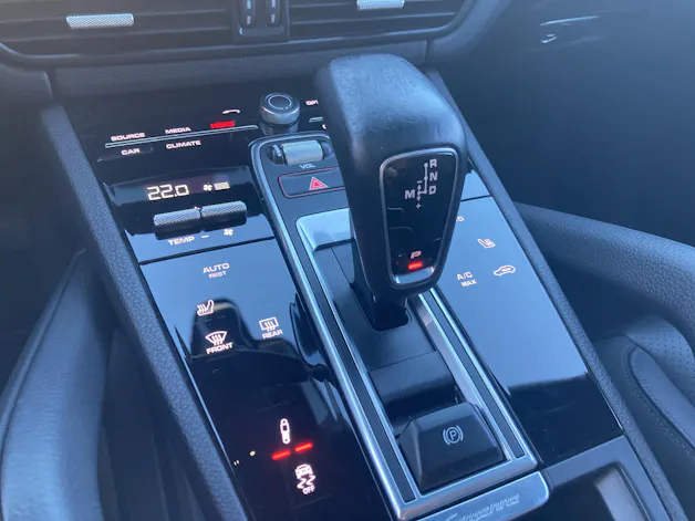PORSCHE Cayenne Coupé Platinum Edition