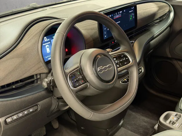 Fiat 500 electric 87 kW Armani