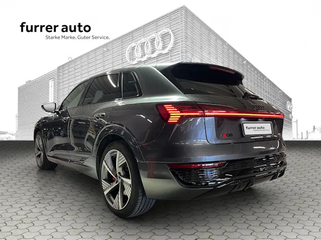 Audi Q8 55 e-tron Black Edition quattro