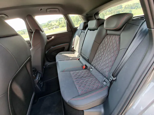 Audi Q4 e-tron 45 Edition Swiss Ski quattro *inkl. Winterkomplettrad + Garantie*