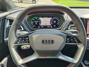 Audi Q4 e-tron 45 Edition Swiss Ski quattro *inkl. Winterkomplettrad + Garantie*