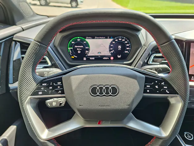 Audi Q4 e-tron 45 Edition Swiss Ski quattro *inkl. Winterkomplettrad + Garantie*