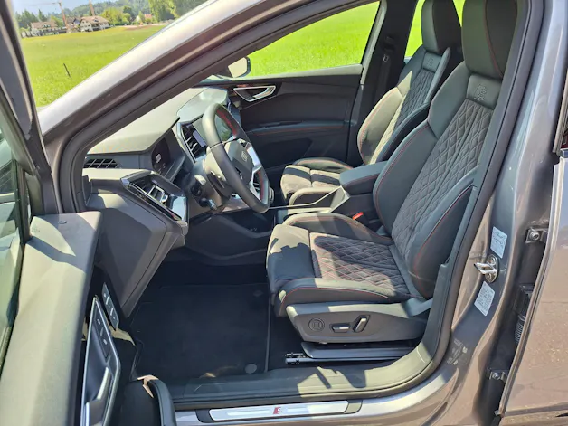 Audi Q4 e-tron 45 Edition Swiss Ski quattro *inkl. Winterkomplettrad + Garantie*