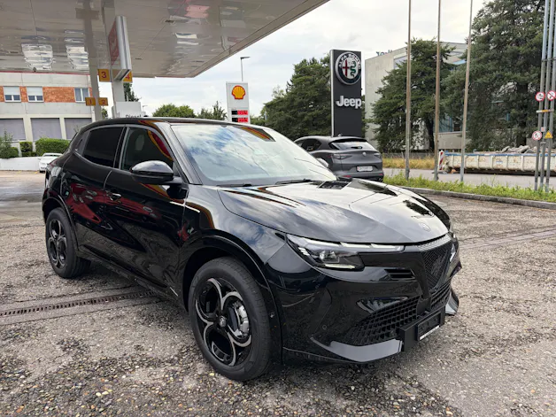 Alfa Romeo Junior 1.2 48V Hybrid Q4