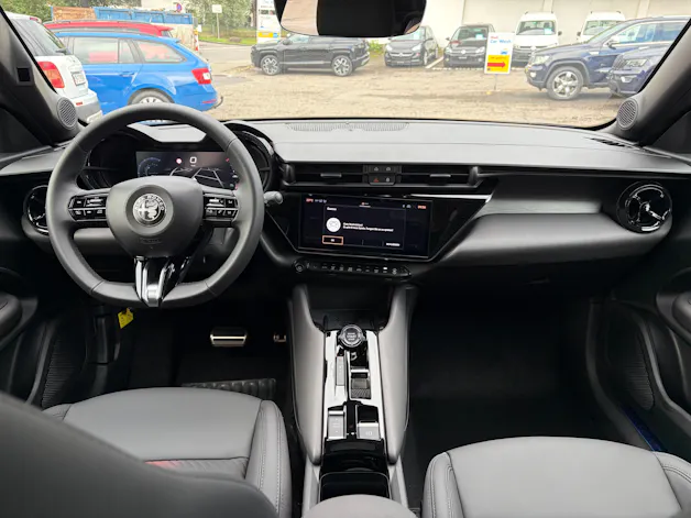 Alfa Romeo Junior 1.2 48V Hybrid Q4