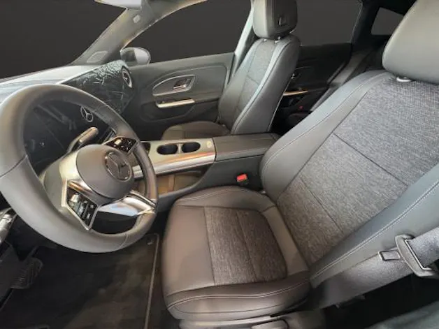 Mercedes-Benz CLA SB 180 8G-DCT