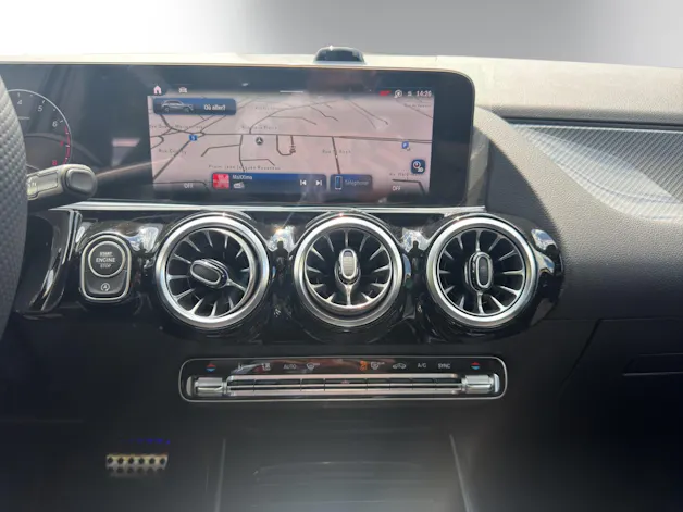 Mercedes-Benz GLA 250 4Matic 8G-DCT Swiss Star