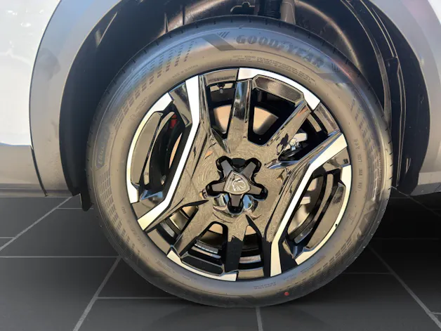 PEUGEOT 5008 NEW 97kWh Long Range Allure