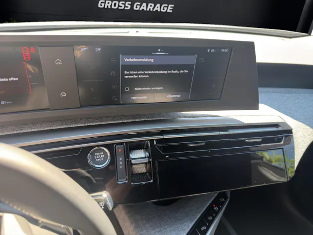 PEUGEOT 5008 NEW 97kWh Long Range Allure