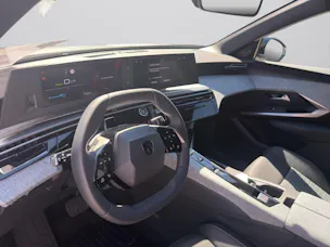 Peugeot 5008 NEW 97kWh Long Range Allure