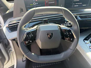 Peugeot 5008 NEW 97kWh Long Range Allure