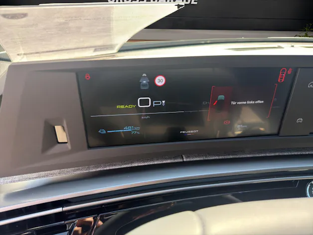PEUGEOT 5008 NEW 97kWh Long Range Allure