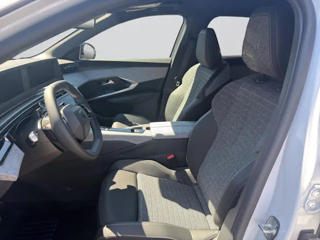PEUGEOT 5008 NEW 97kWh Long Range Allure