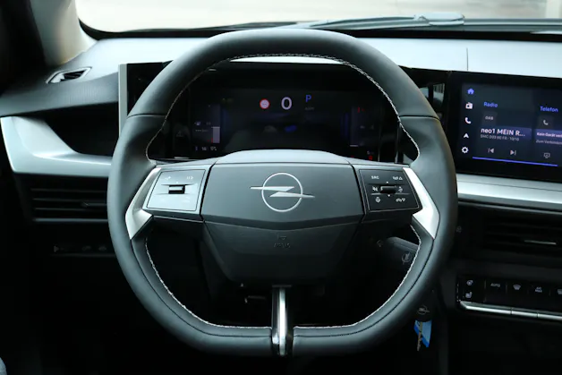Opel Frontera 1.2 T HEV 145 GS
