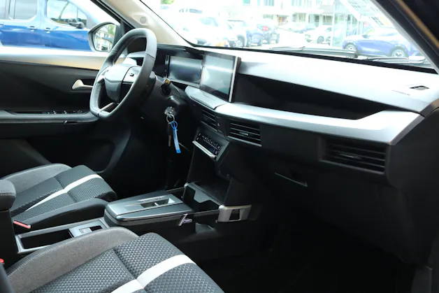 Opel Frontera 1.2 T HEV 145 GS