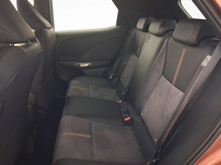 Fahrzeugbild LEXUS LBX