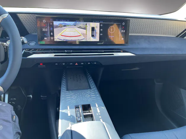 DS Automobiles No8 E-Tense Jules Verne