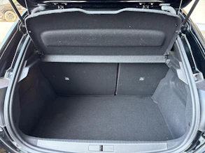 https://vehicle.imgix.net/4379931/04c3da15-e47f-42de-861a-916c08906770.jpg