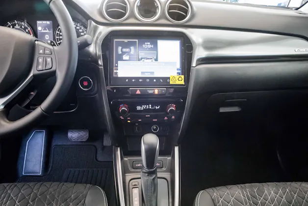 Suzuki Vitara 1.4 T Sakura Top Hybrid 4x4