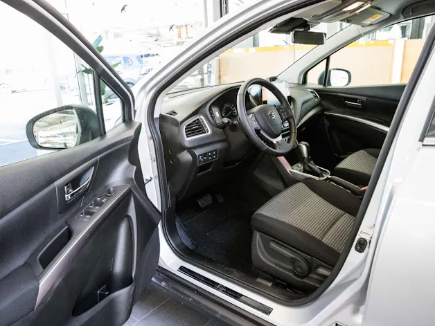 Suzuki S-Cross 1.4 T Sakura Hybrid 4x4