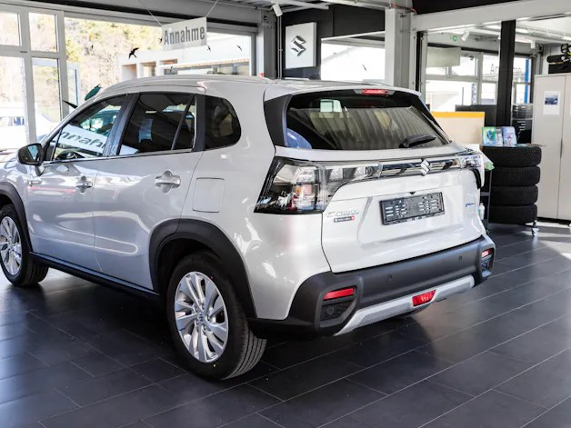 Suzuki S-Cross 1.4 T Sakura Hybrid 4x4