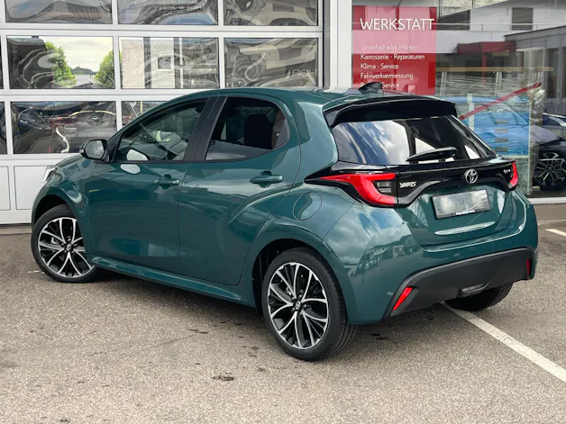 Toyota Yaris 1.5 VVT-i HSD Trend