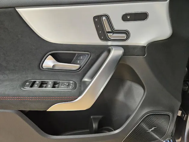 MERCEDES-BENZ A 220 4Matic AMG Line