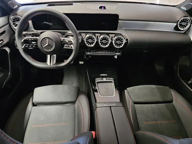 MERCEDES-BENZ A 220 4Matic AMG Line