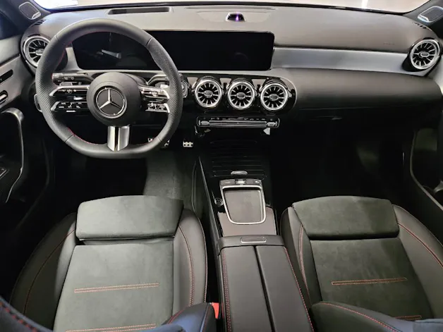 MERCEDES-BENZ A 220 4Matic AMG Line