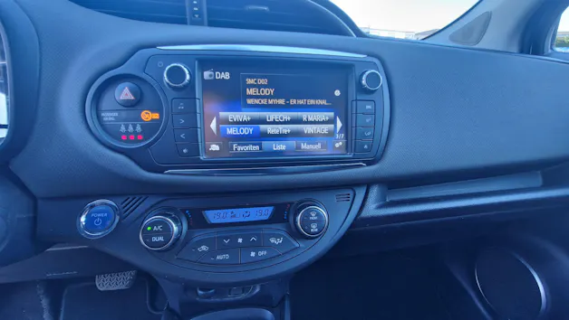 Toyota Yaris 1.5 VVT-i HSD Trend