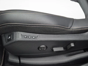 https://vehicle.imgix.net/4380502/8d208d0d-a6df-4d7b-be0c-d93127b5c80d.jpg