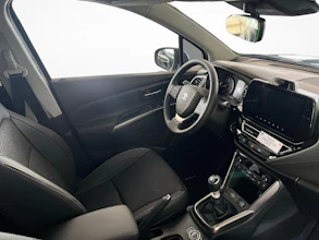https://vehicle.imgix.net/4380525/a502bbe7-035d-4e90-a548-de3c8387e68a.jpg