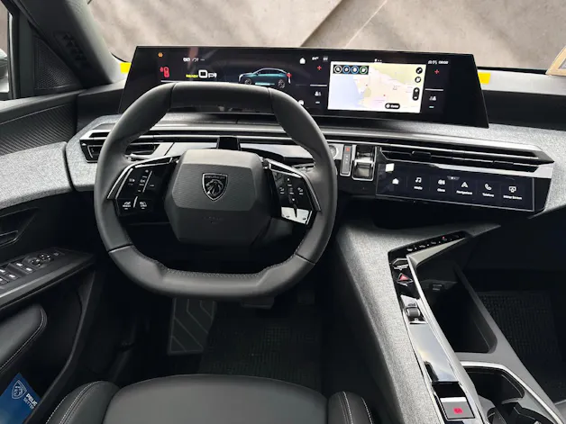 PEUGEOT 3008 e-Allure Premium AWD