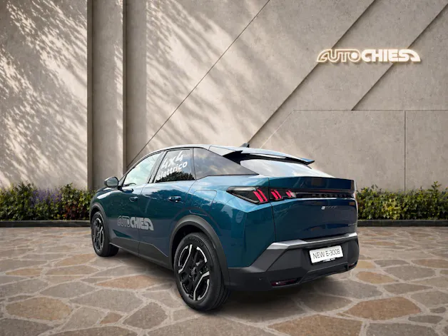 PEUGEOT 3008 e-Allure Premium AWD