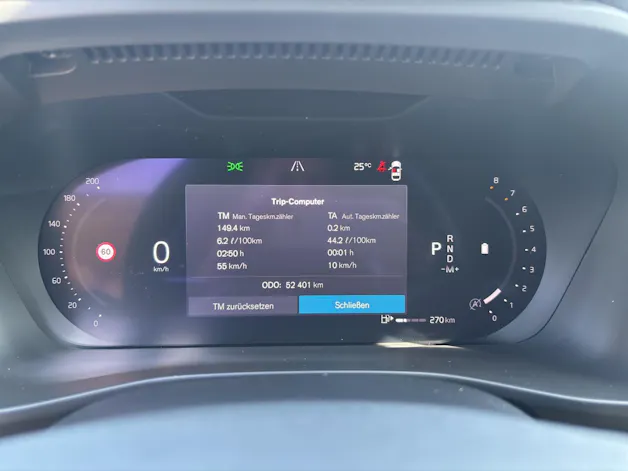 VOLVO XC40 2.0 B3 MH Plus Dark