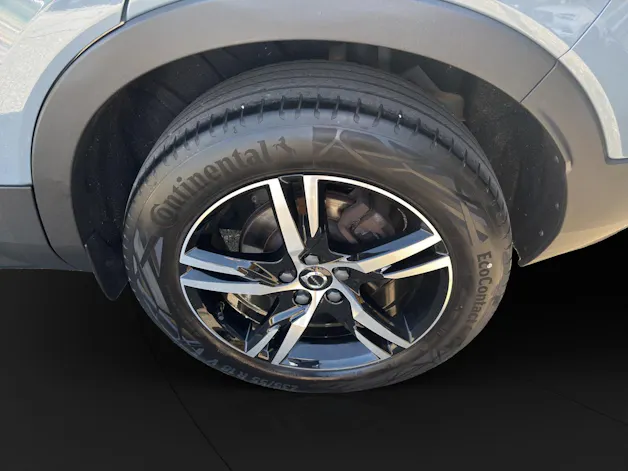 VOLVO XC40 2.0 B3 MH Plus Dark