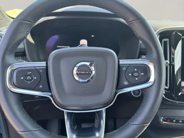 VOLVO XC40 2.0 B3 MH Plus Dark