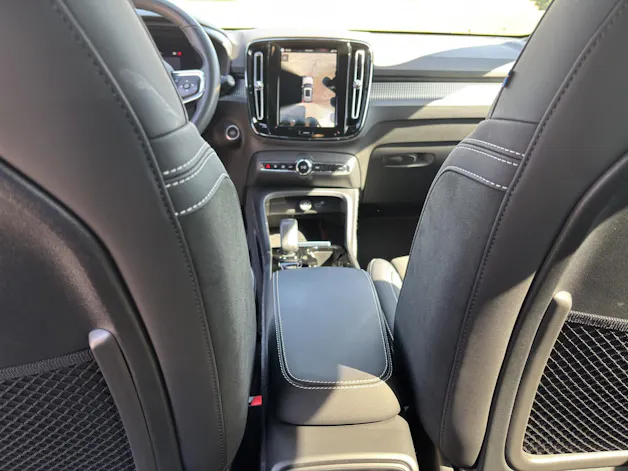 VOLVO XC40 2.0 B3 MH Plus Dark